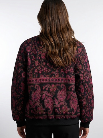 Shop Karey - Chaqueta de invierno 'KAMAL' en rojo