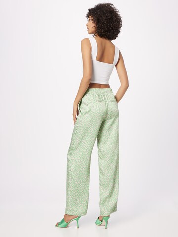 Largi Pantaloni 'Clarke' de la modström pe verde