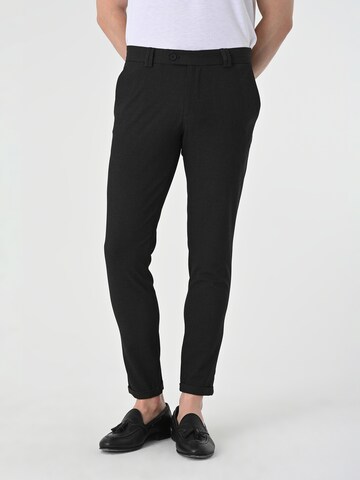 Coupe slim Pantalon Antioch en gris : devant