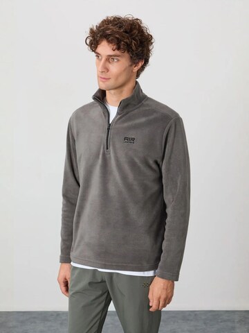 Tommy Life Sweater in Grey