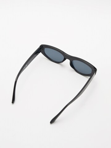 Pull&Bear Sunglasses in Black