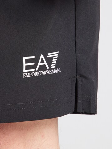 Regular Pantalon de sport EA7 Emporio Armani en noir
