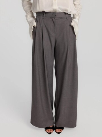 Regular Pantalon 'Estra' mandragora en gris