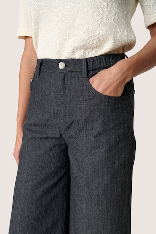 SOAKED IN LUXURY Tapered Jeans 'Ninnie' in Black