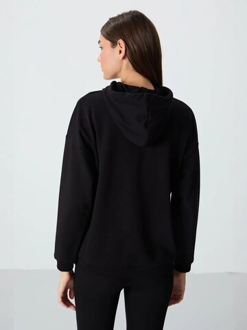 Tommy Life Sweatshirt in Zwart