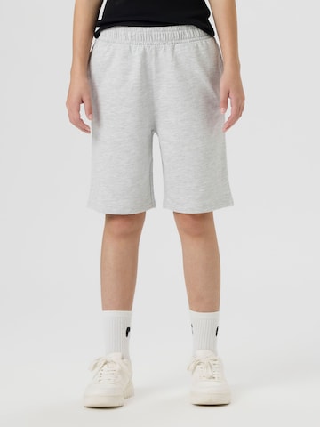 Regular Pantalon TWO SOON en gris : devant