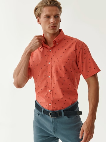 TATUUM - Ajuste regular Camisa en rojo: frente