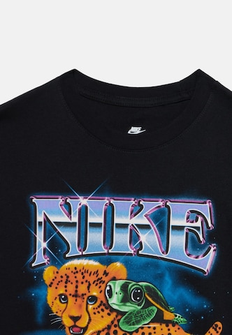 Nike Sportswear - Camiseta en negro: frente