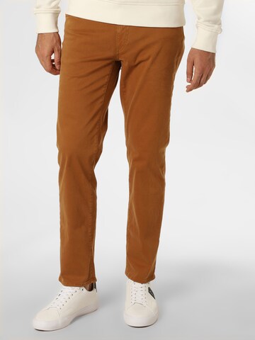 BRAX Regular Broek 'Cadiz' in Bruin: voorkant