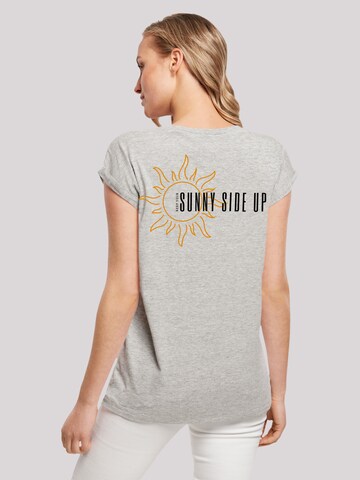 T-shirt 'Sunny side up' F4NT4STIC en gris : devant