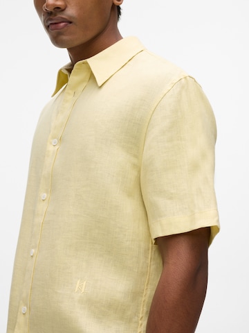 Coupe regular Chemise Karl Lagerfeld en jaune