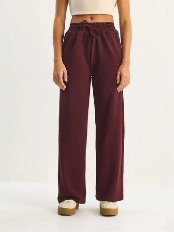 Bianco Lucci Wide leg Trousers in Red: front