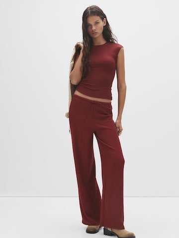 Tricou de la Pull&Bear pe roșu: față