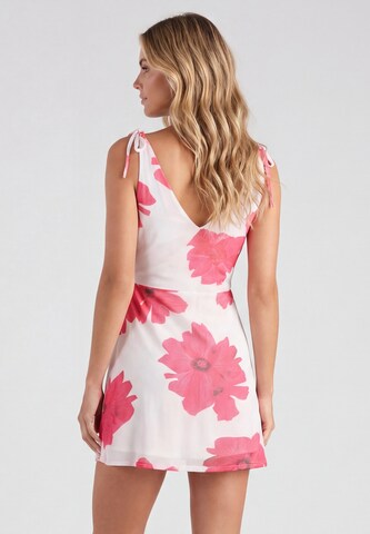 IZIA - Vestido 'Festival Collection' en blanco