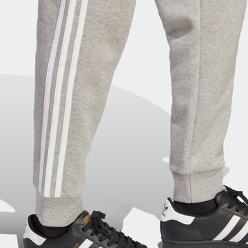 ADIDAS ORIGINALS Слим Штаны 'Adicolor Classics' в Серый