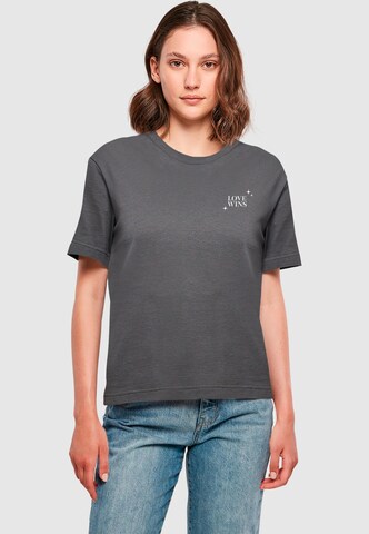 Mister Tee T-Shirt 'Heart Pride' in Grau: Vorderseite