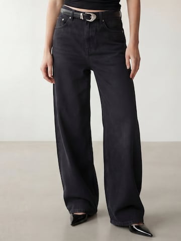 Cintura 'The Sarah Leather Belt' di ARMIE in nero: frontale