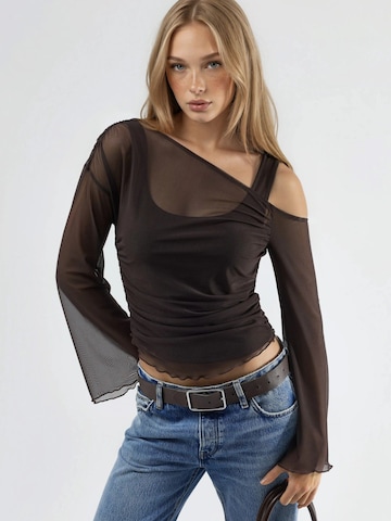 Hiccup Shirt in Bruin: voorkant