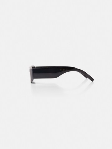 Bershka Sonnenbrille in Schwarz