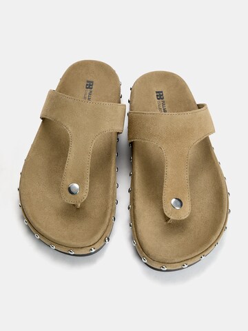 Pull&Bear Teenslipper in Beige