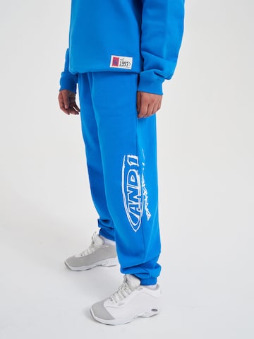 Effilé Pantalon fonctionnel AND1 en bleu