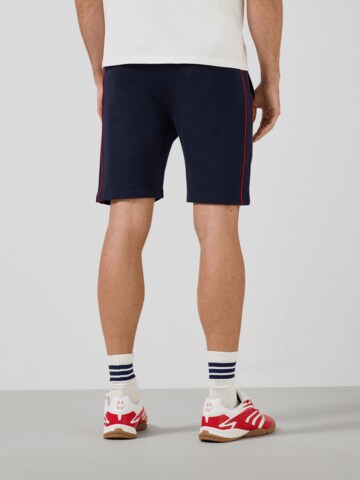 FC BAYERN MÜNCHEN Regular Sweatshort Essentials in Blau