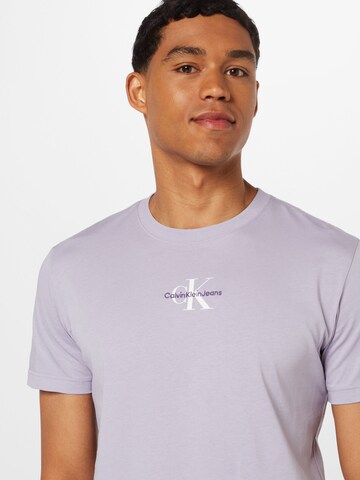 T-Shirt Calvin Klein Jeans en violet