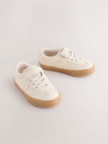 Next Сникърси в бежово