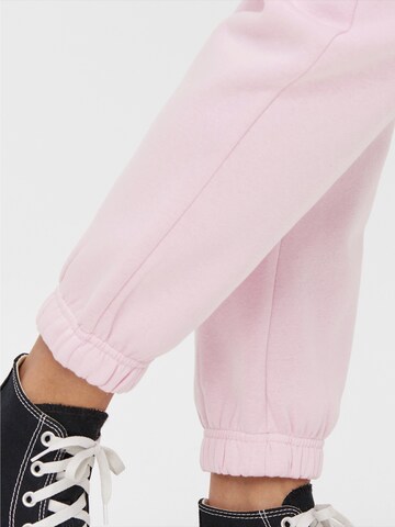 Tapered Pantaloni 'PCCHILLI' de la PIECES pe mov