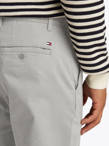 regular Pantaloni chino 'DENTON' di TOMMY HILFIGER in grigio