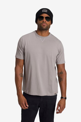 STHUGE T-Shirt in Grau