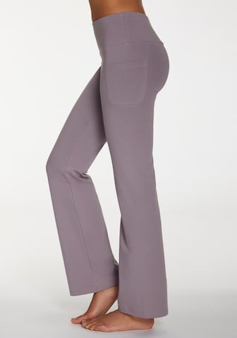 LASCANA ACTIVE Loosefit Sporthose in Lila