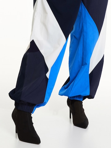 Bershka Loosefit Kalhoty – modrá