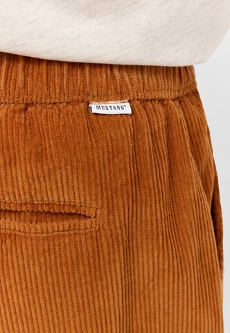 MUSTANG Loosefit Hose 'Style Bell' in Braun