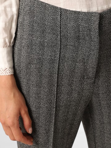 Regular Pantalon à plis COMMA en gris
