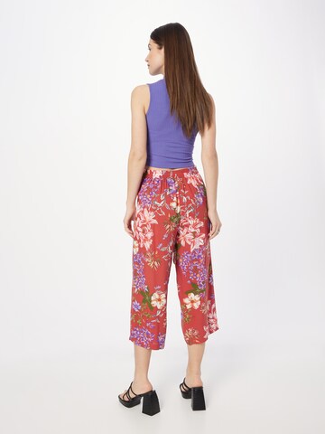 Wide leg Pantaloni con pieghe 'NOVA' di ONLY in rosso