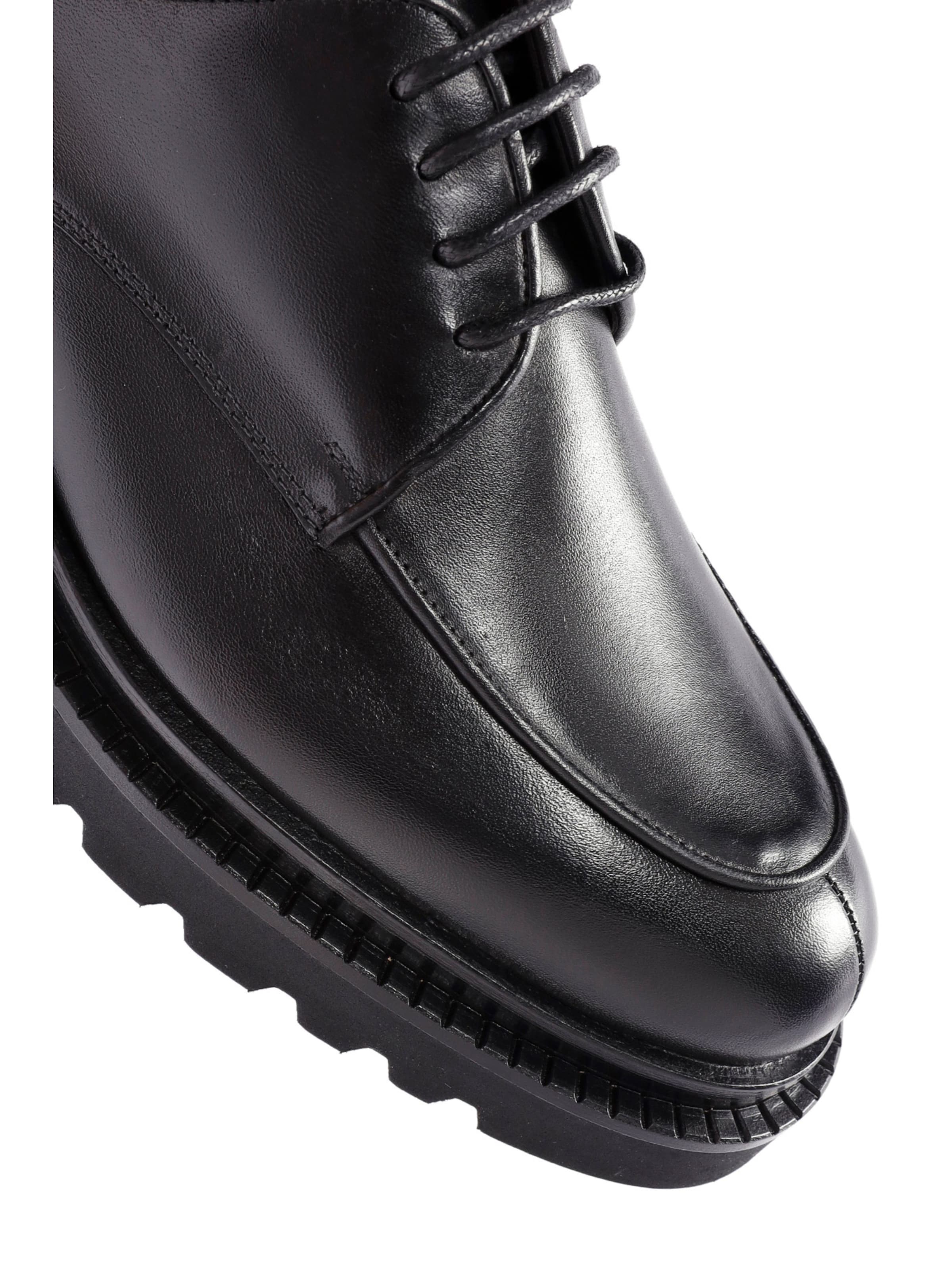 Derimod Schnürschuh in Schwarz