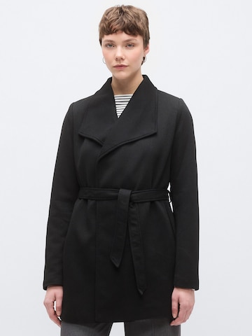 Only Tall Átmeneti kabátok 'ONLSEDONA' - fekete: elől
