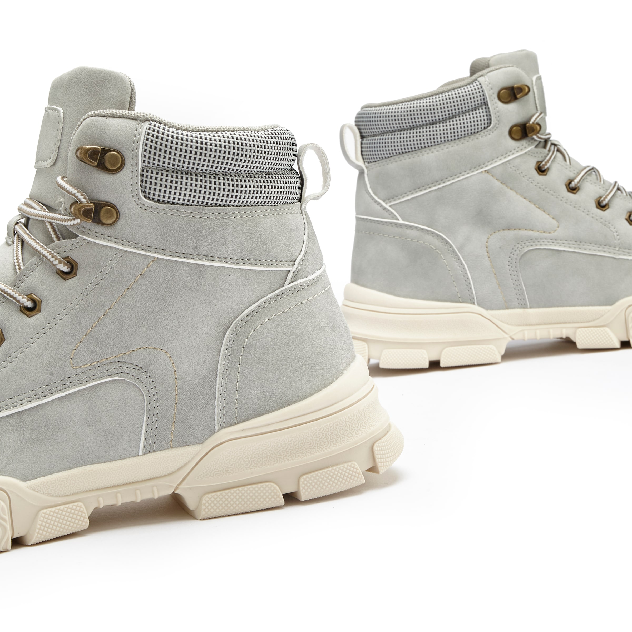 Bocanci cu șireturi de la Authentic Le Jogger pe gri