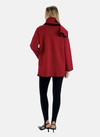 Elara Tussenmantel in Rood