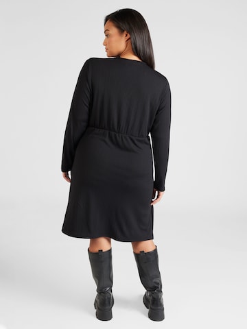 Vero Moda Curve فستان 'BELLA' بلون أسود