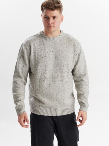 Dxnmxrk Pullover 'DxFolkvar' in Grau: Vorderseite