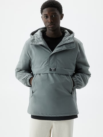 Pull&Bear Winter Jacket in Grey: front