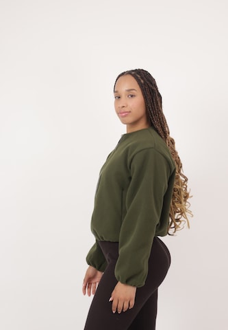 Elara Tussenjas in Groen