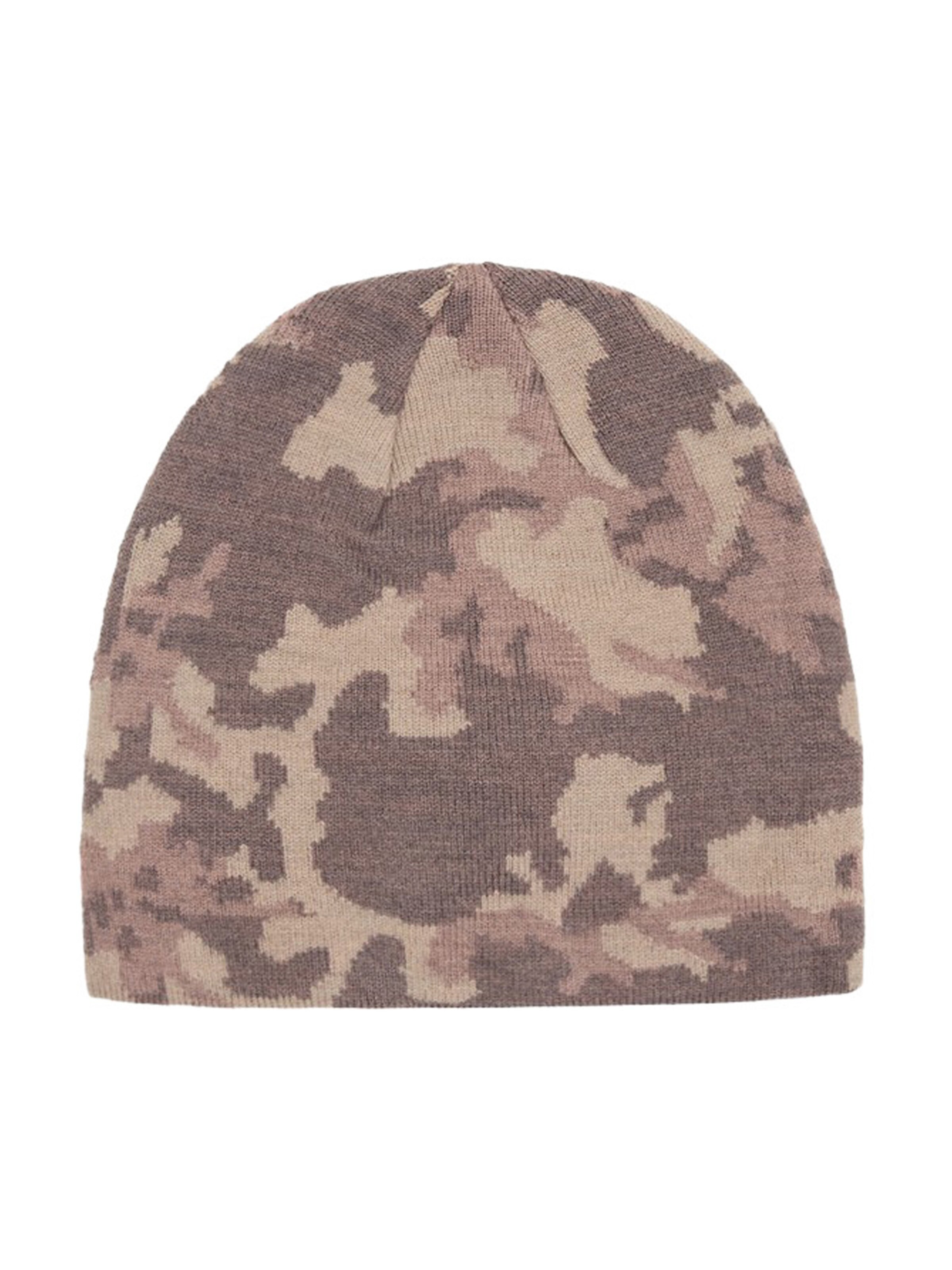 Bershka Beanie in Green: front