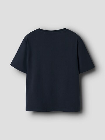 Tricou 'NKMFABRON AMONGUS' de la NAME IT pe albastru