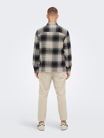 Only & Sons - Ajuste regular Camisa 'Baz' en gris