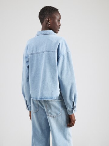 Veste mi-saison 'PCTAMRA' PIECES en bleu