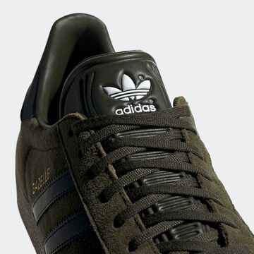 ADIDAS ORIGINALS Trampki niskie 'GAZELLE' w kolorze zielony