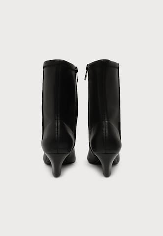 Bottines & Other Stories en noir